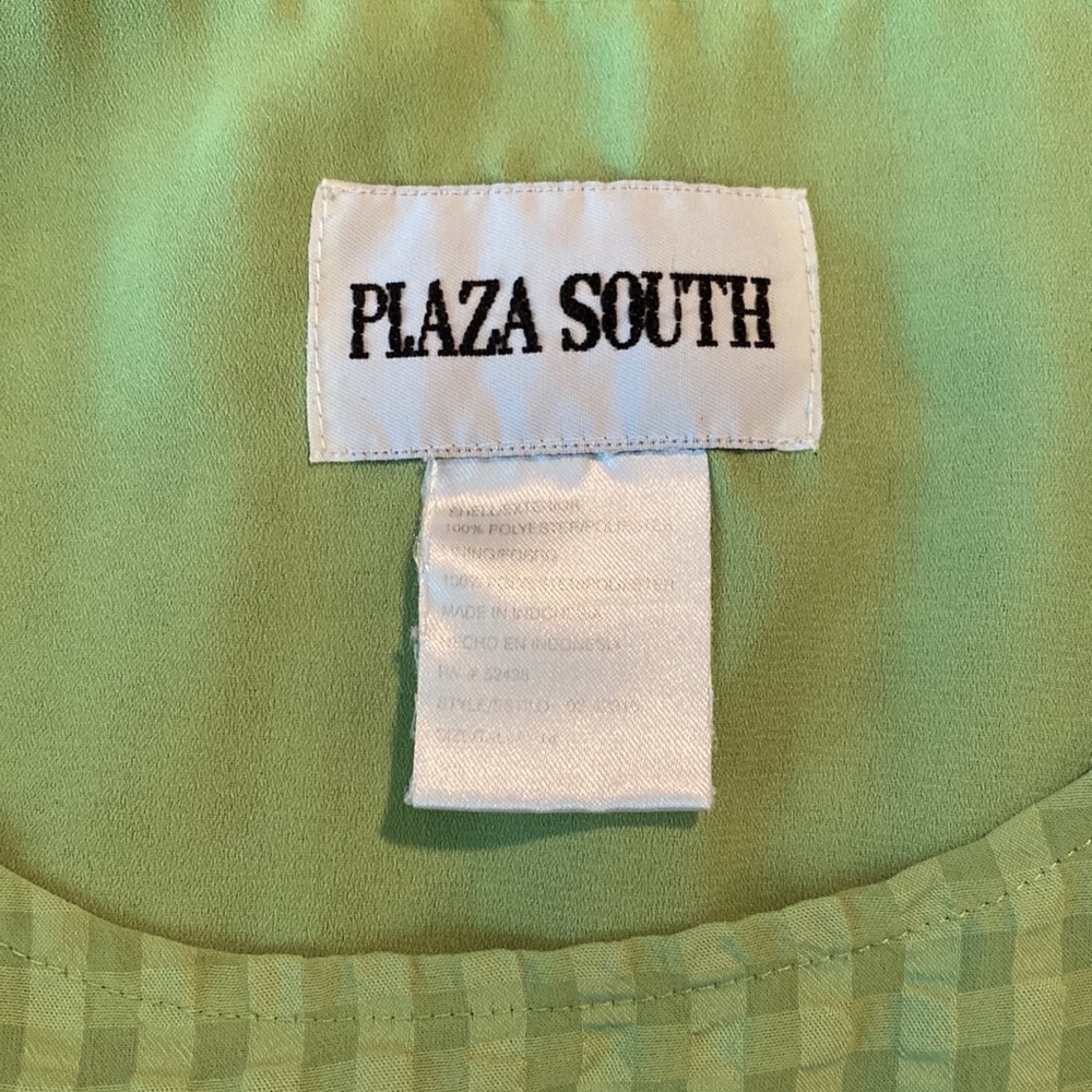 2 Piece Light Green Dress. - Picture 9 of 9